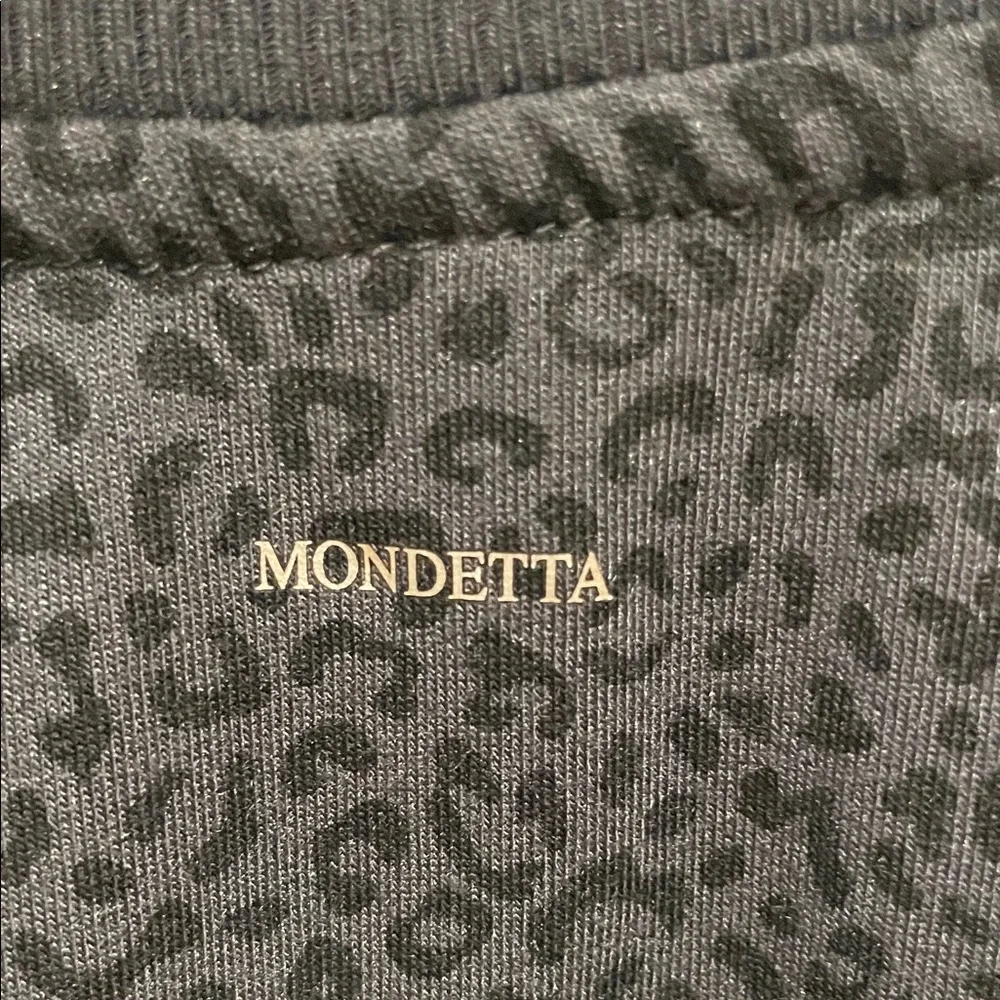 Mondetta Leopard Print Crew Neck thin sweatshirt- Black and Pink - Picture 6 of 6